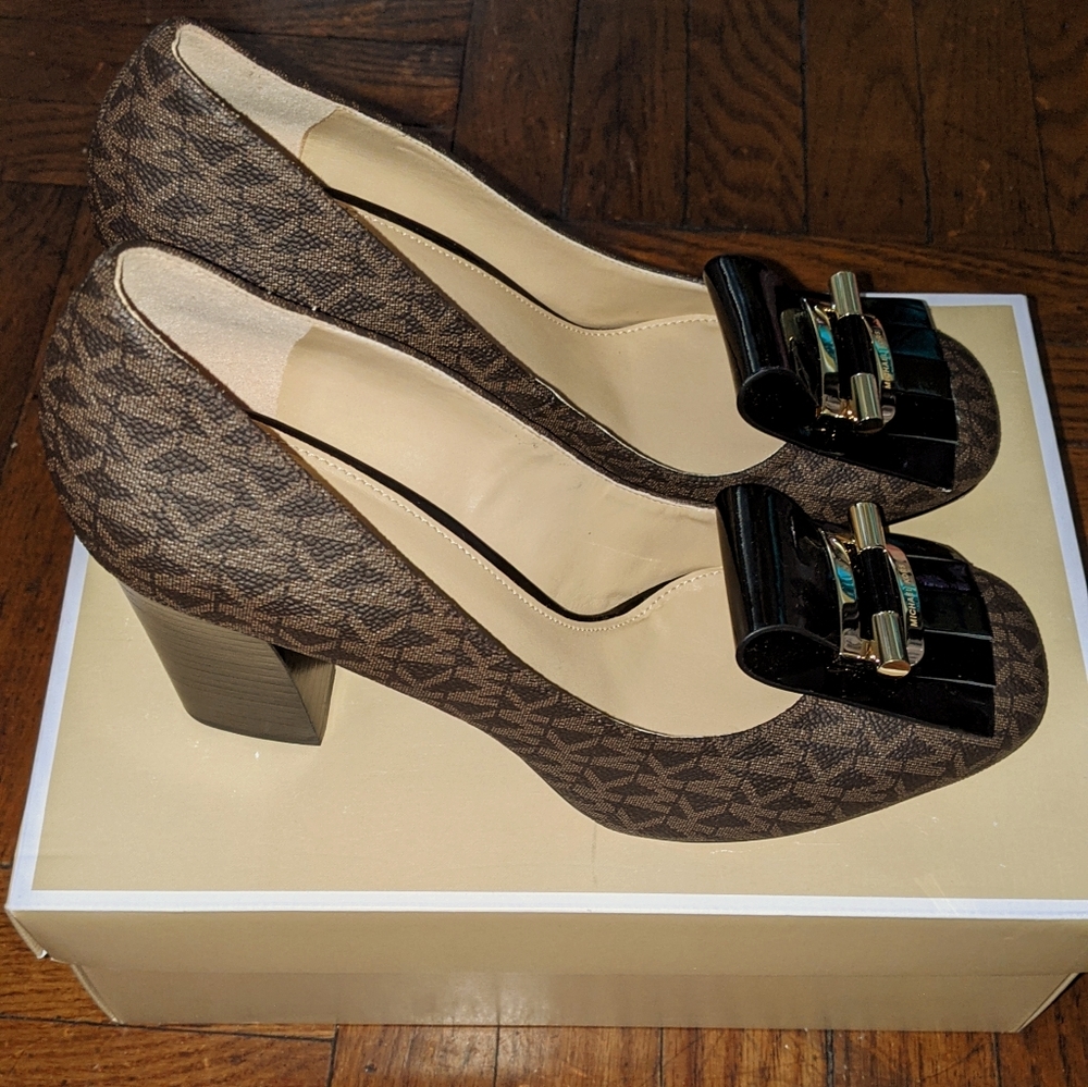 Brand new Michael Kors pump heels